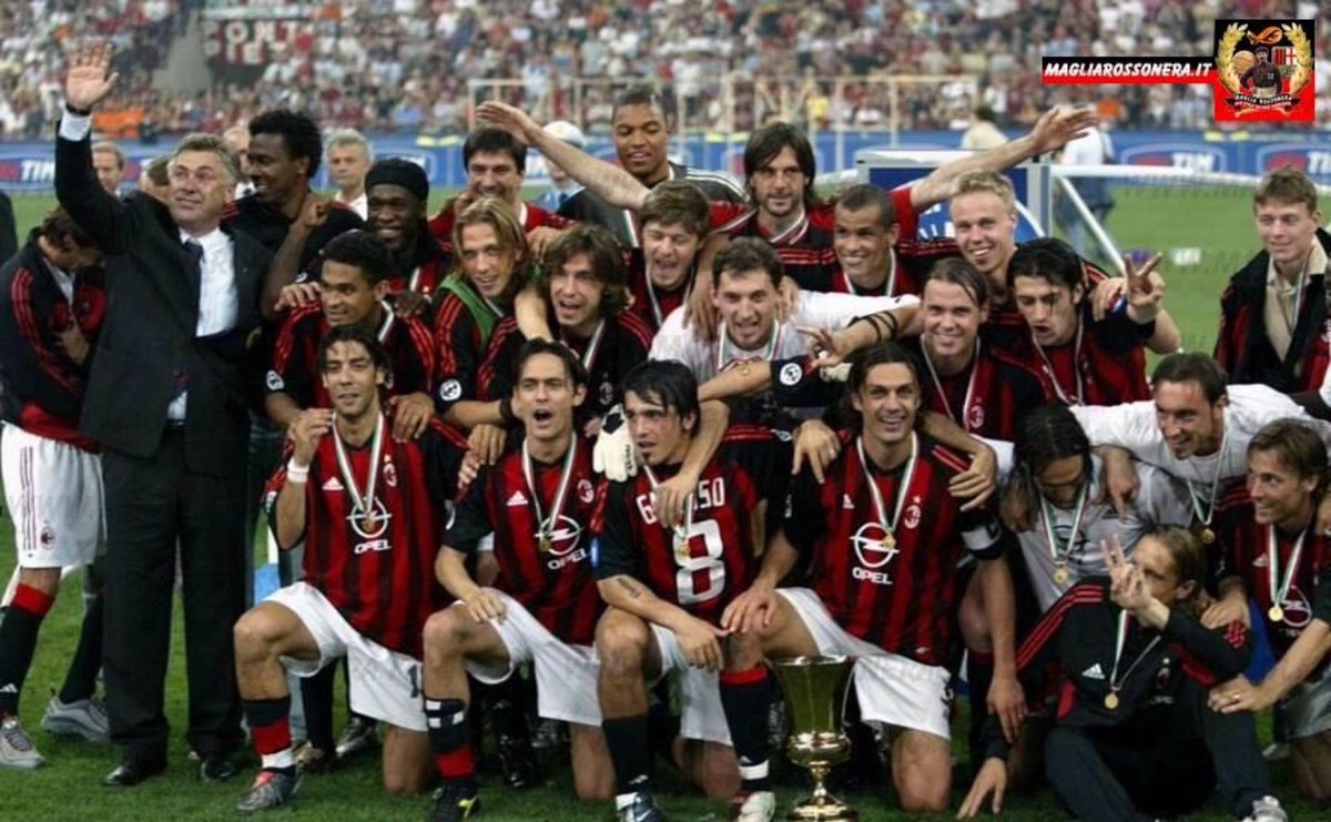 AC Milan có một đội hình rất mạnh khi lên ngôi năm 2003 ảnh 1