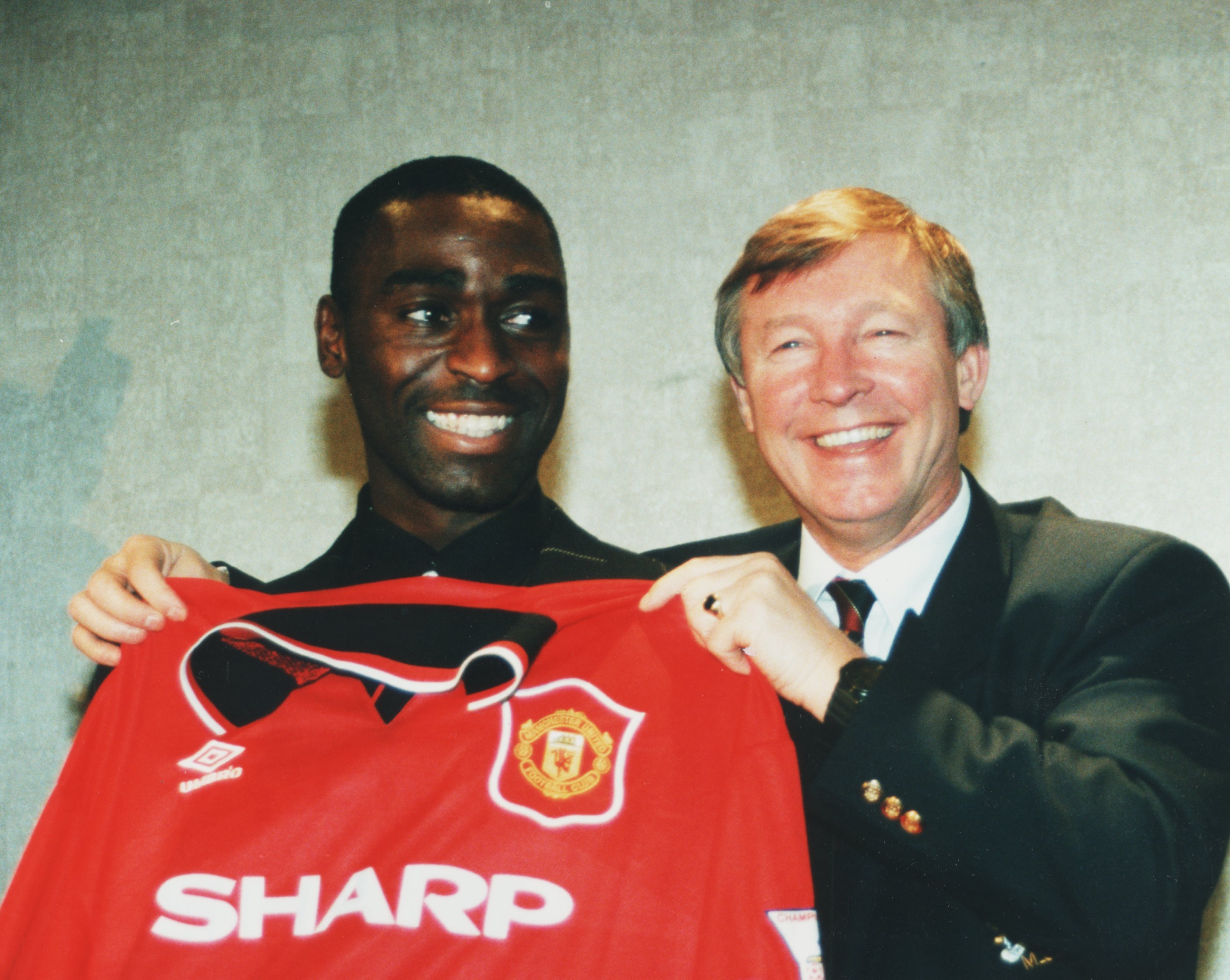 Sir Alex vui mừng khi kí được hợp đồng với Andy Cole ảnh 1