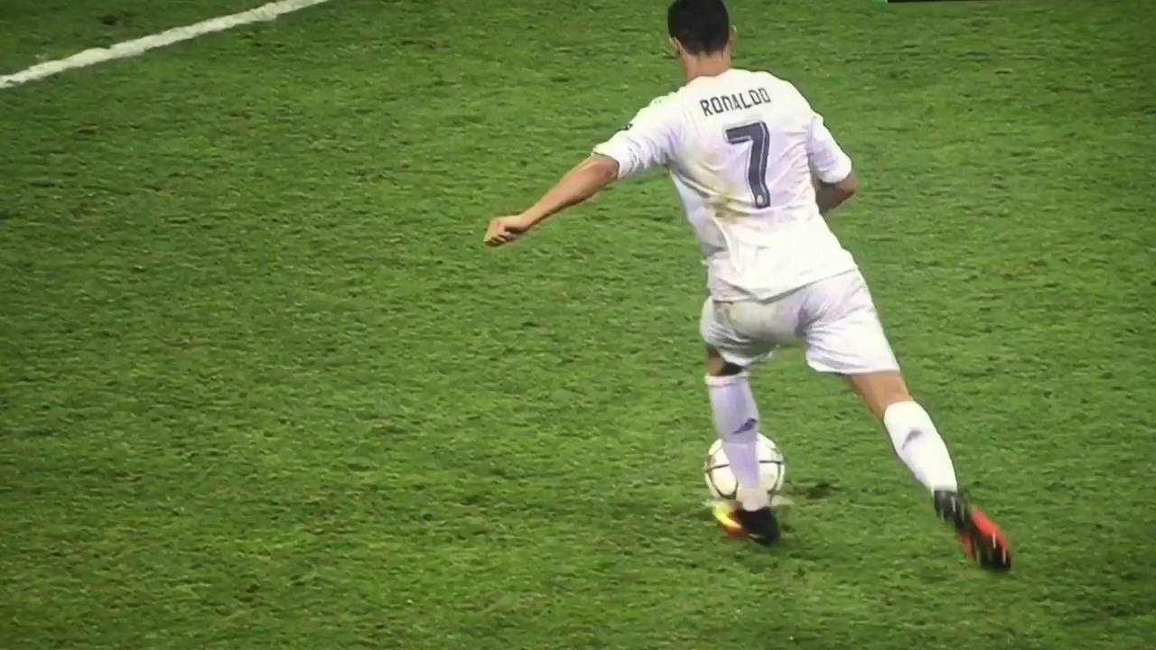 Ronaldo có những quả đá không thể cản phá ảnh 1