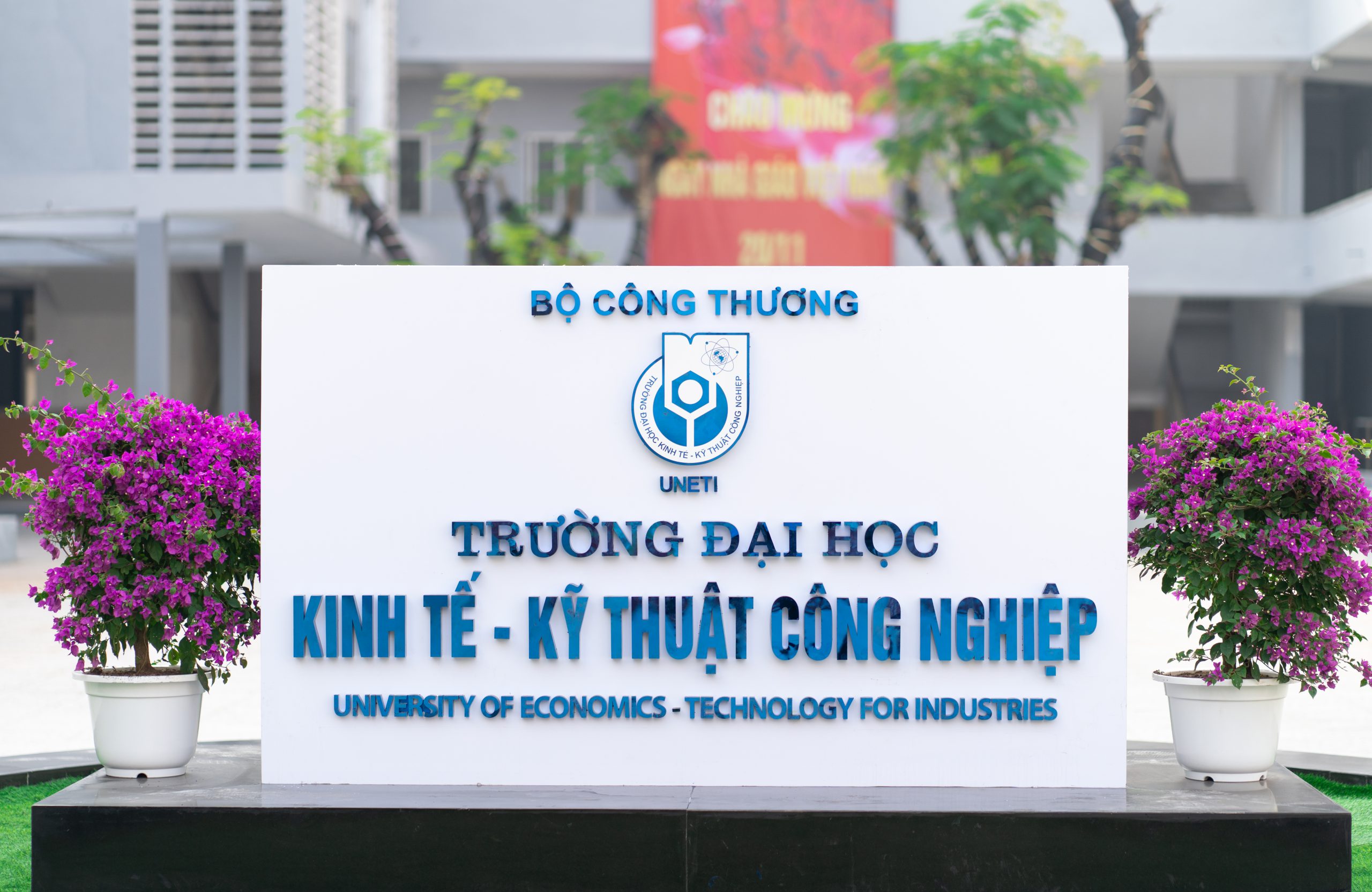 Đại học Kinh tế – Kỹ thuật Công nghiệp ảnh 1