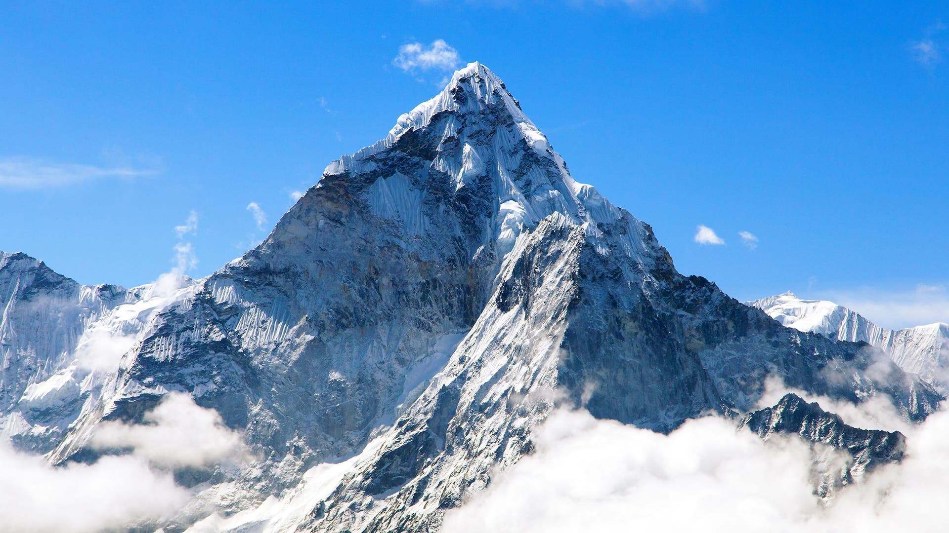 Đỉnh Everest – đỉnh núi cao nhất thế giới nằm trên dãy Himalaya ảnh 1