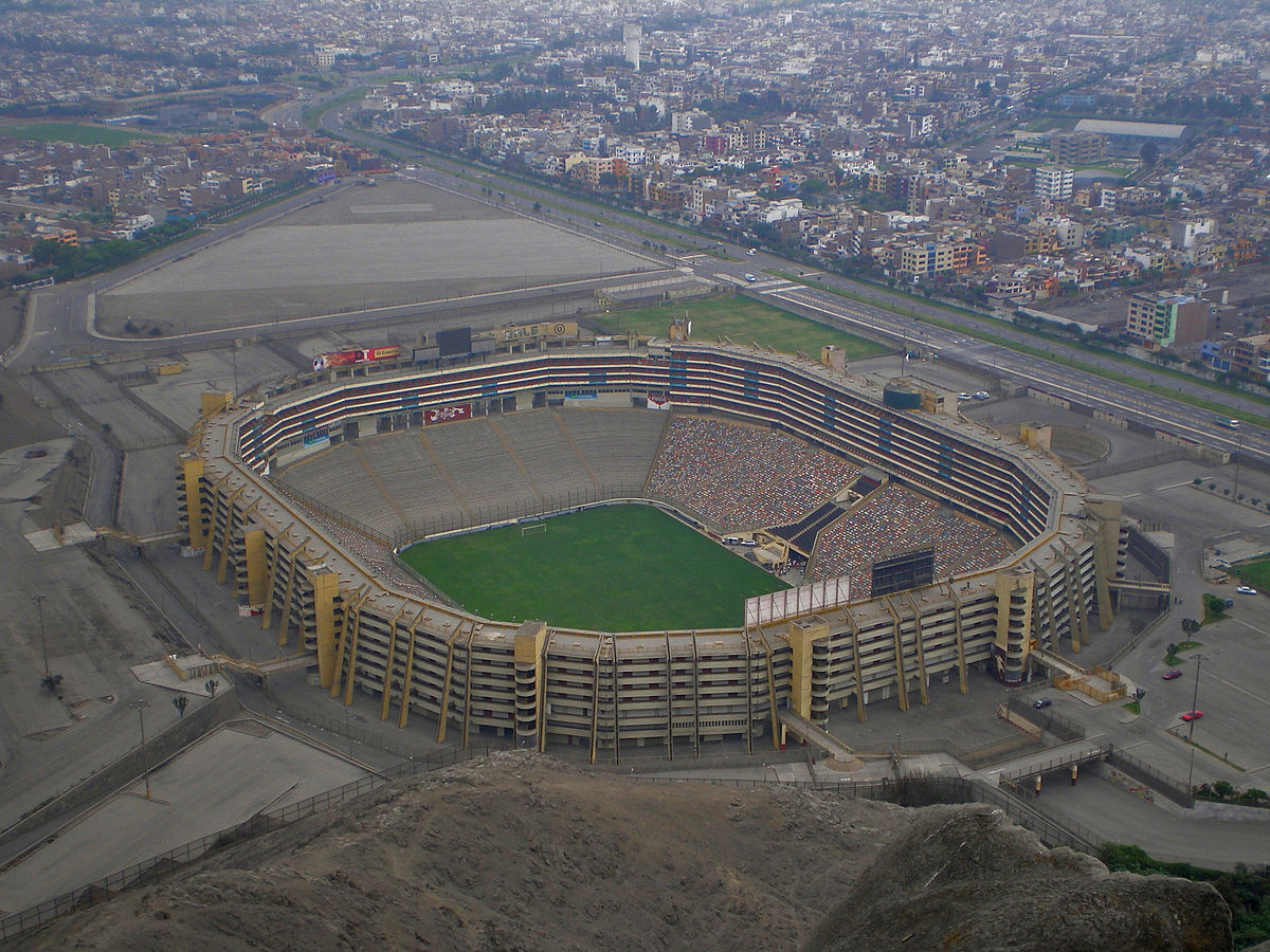 Sân Estadio Monumental "U" nhìn từ trên cao ảnh 1