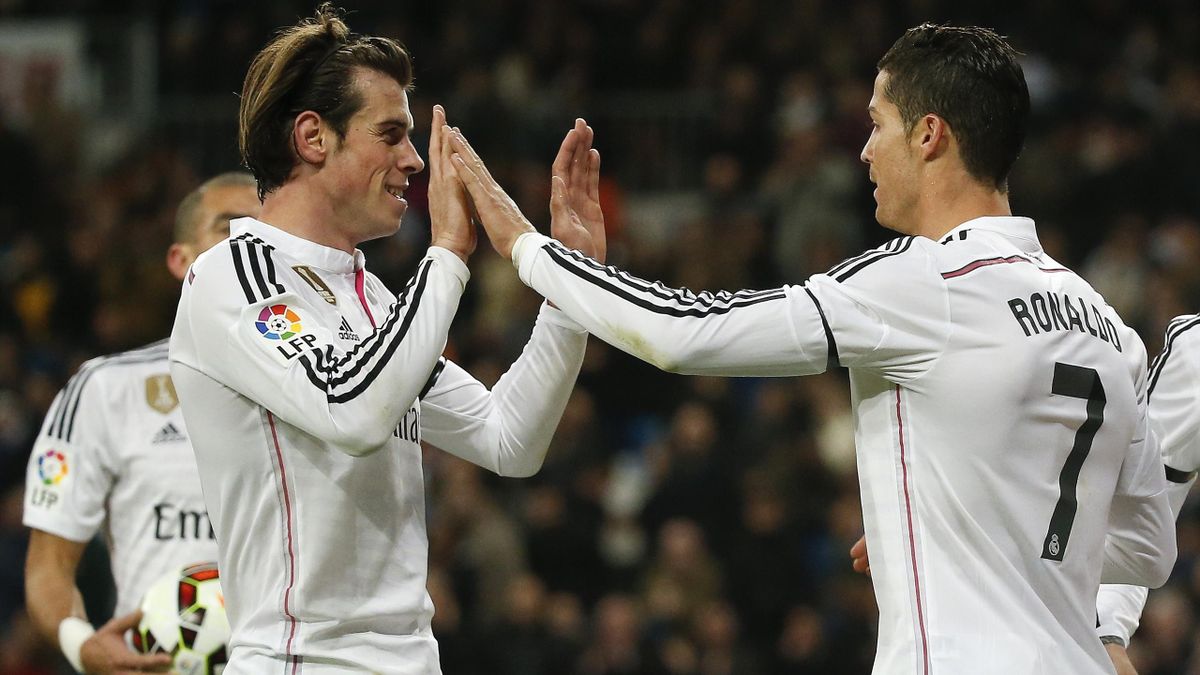 Ronaldo chia sẻ niềm vui với Bale sau khi ghi bàn ảnh 1