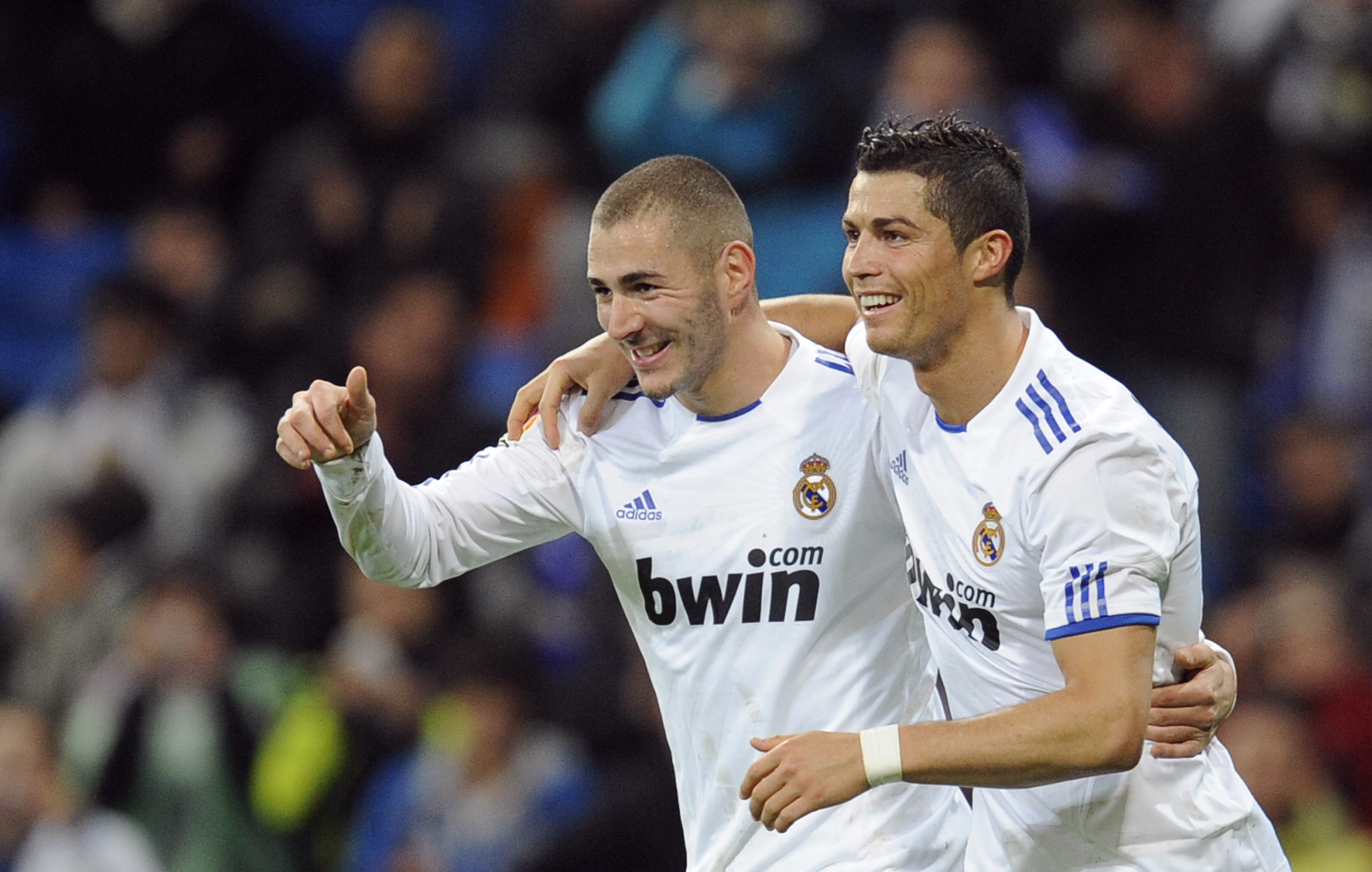 Benzema là đối tác ăn ý của Ronaldo trên hàng công Real ảnh 1
