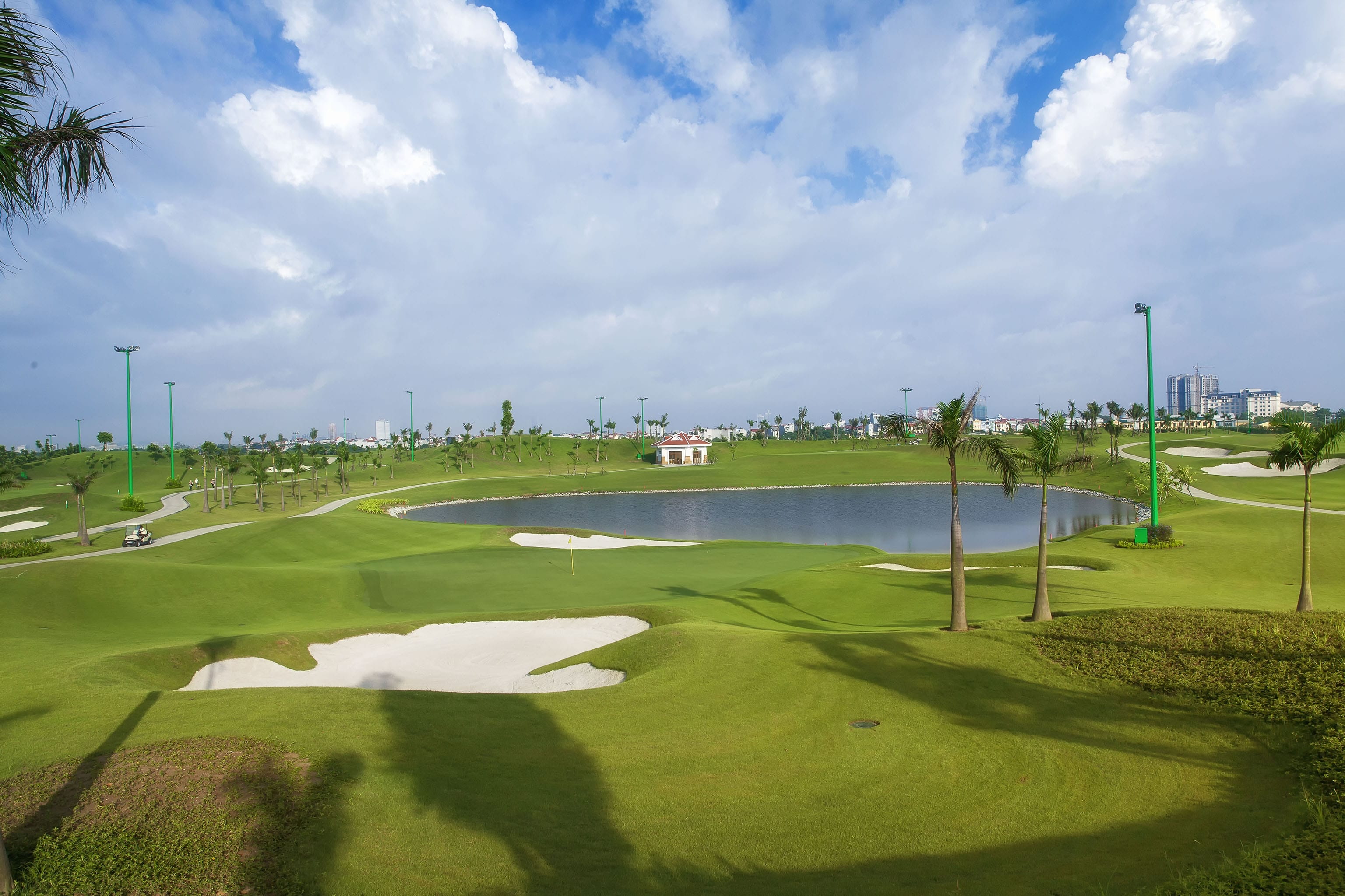 Long Biên Golf Course là sân golf được mở đầu tiên ở phía Bắc ảnh 1