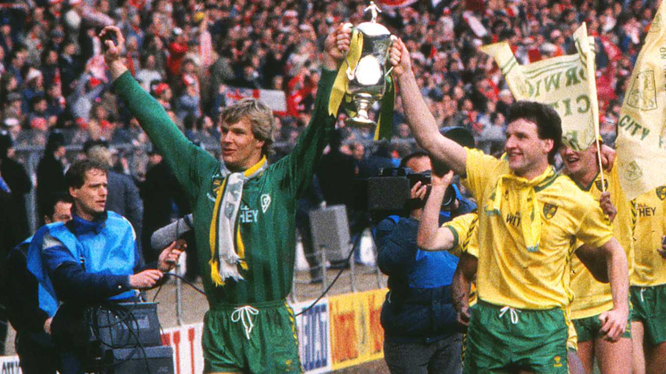 Norwich City nâng cúp năm 1985 ảnh 1