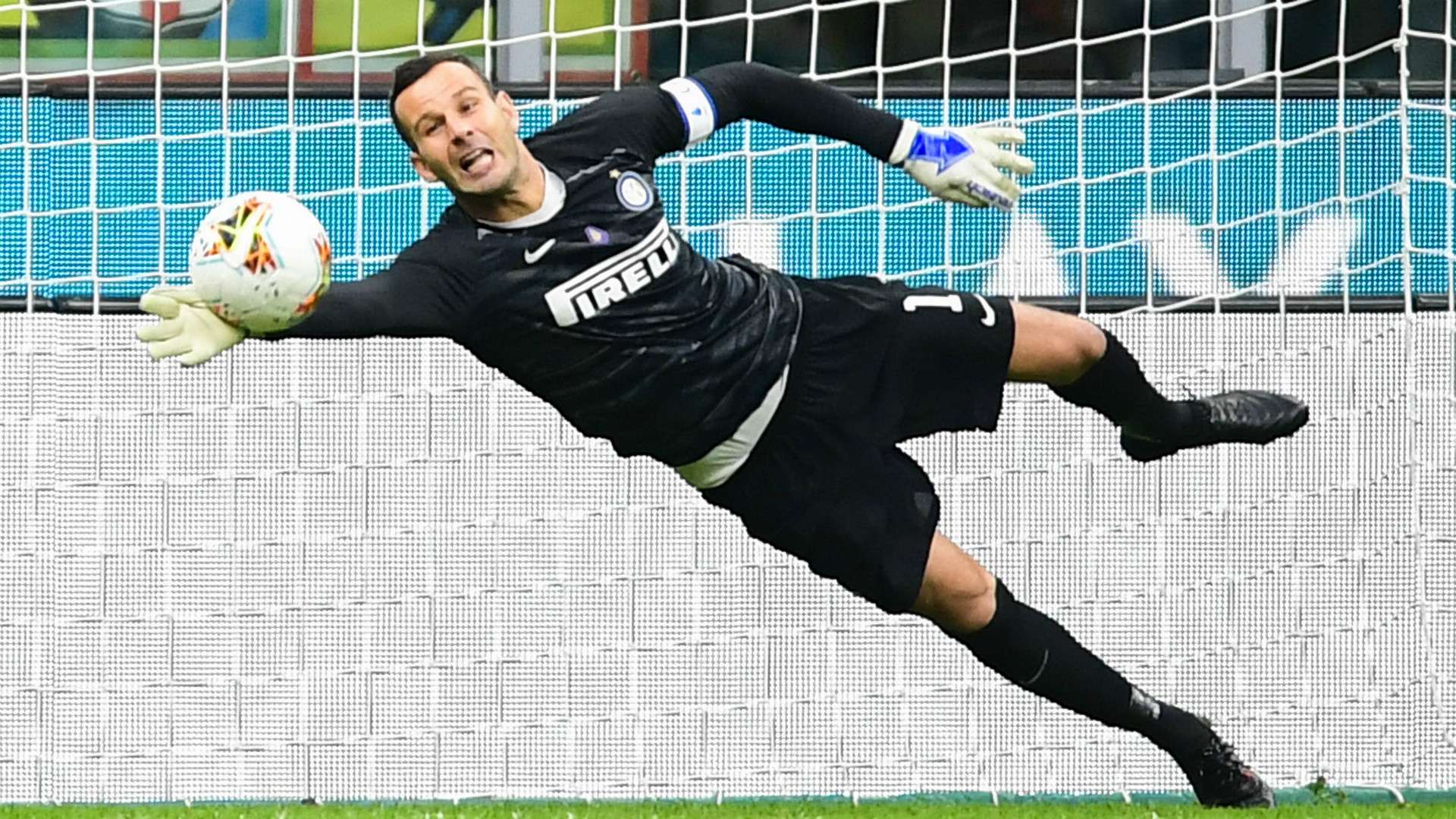 Handanovic vẫn là số 1 trong khung gỗ của Inter ảnh 1