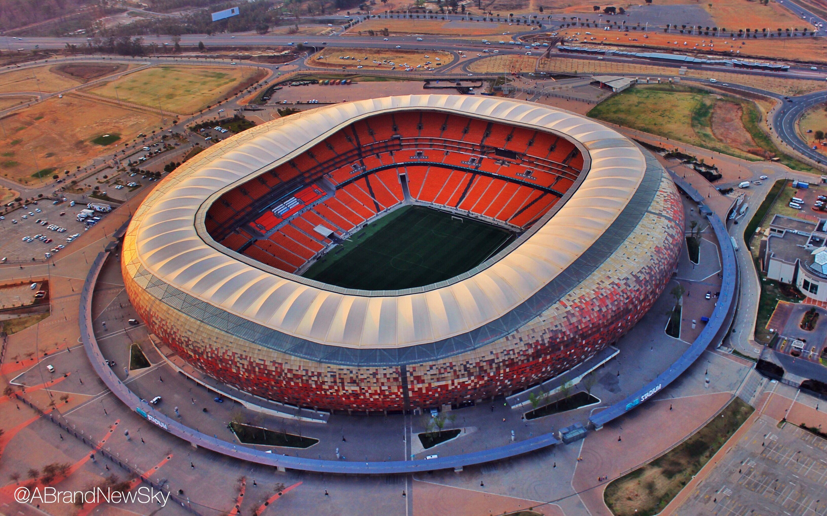 Sân Soccer City nhìn từ trên cao ảnh 1