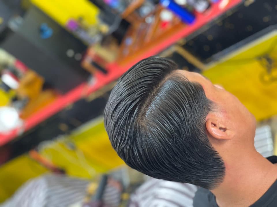 Làm mới kiểu tóc nam với những người thợ tay nghề cao tại Phú Quốc. Với một môi trường năng động và cầu kỳ, bạn sẽ được chăm sóc tận tình và có một kiểu tóc đẹp như ý.