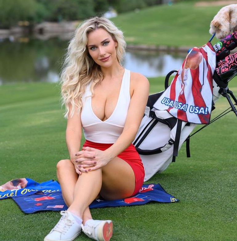 Paige Spiranac có thân hình nóng bỏng và nụ cười xinh đẹp. ảnh 1