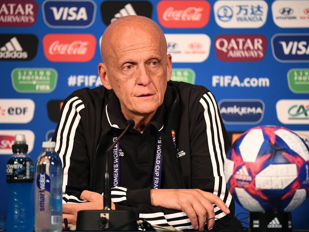 Collina sau khi giải nghệ là một thành viên trong Uỷ ban trọng tài UEFA ảnh 2