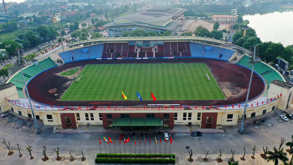 Sân vận động Tự Do nằm ở trung tâm thành phố Huế ảnh 1
