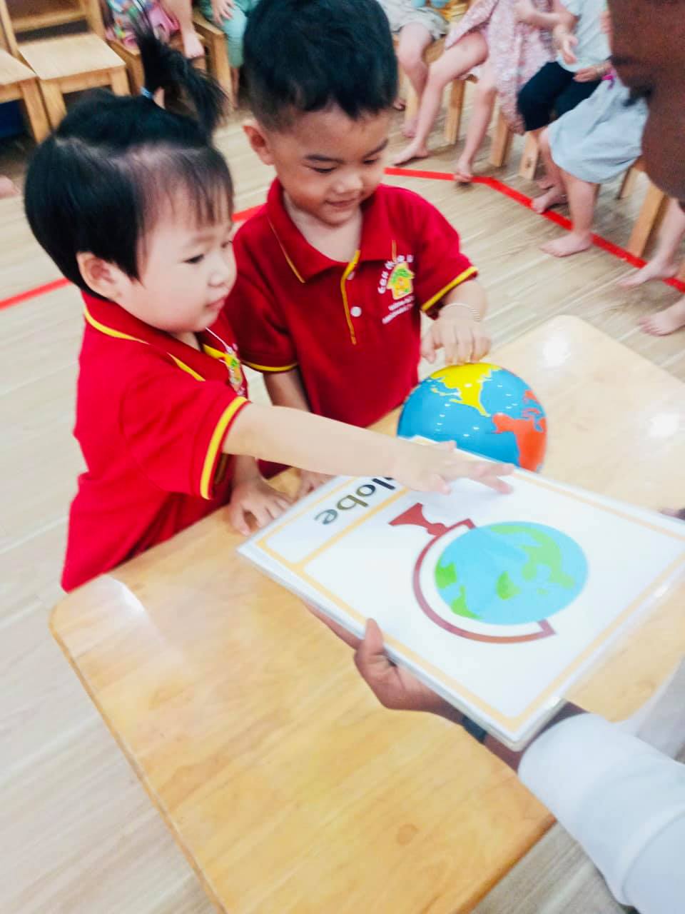 CON MÈO VÀNG Yellow Kitten Montessori Preschool ảnh 2