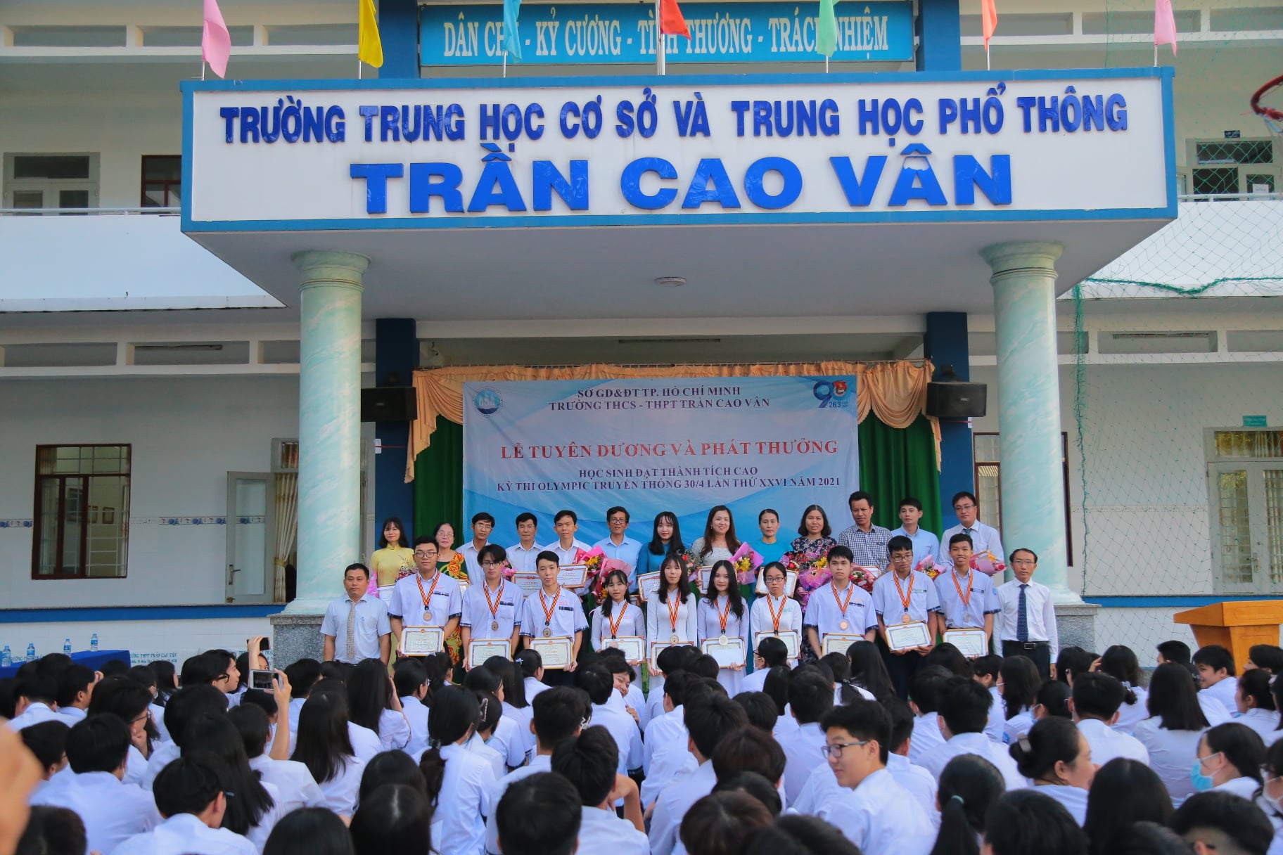 Trường THCS - THPT Trần Cao Vân ảnh 1