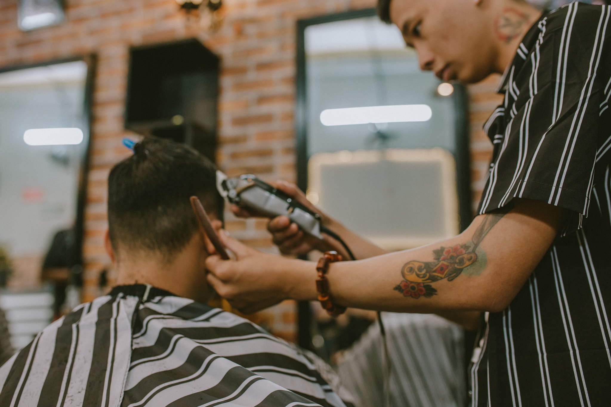 Cách cắt tóc nam bằng kéo và tông đơ siêu đơn giản  Trường THPT Kiến Thụy