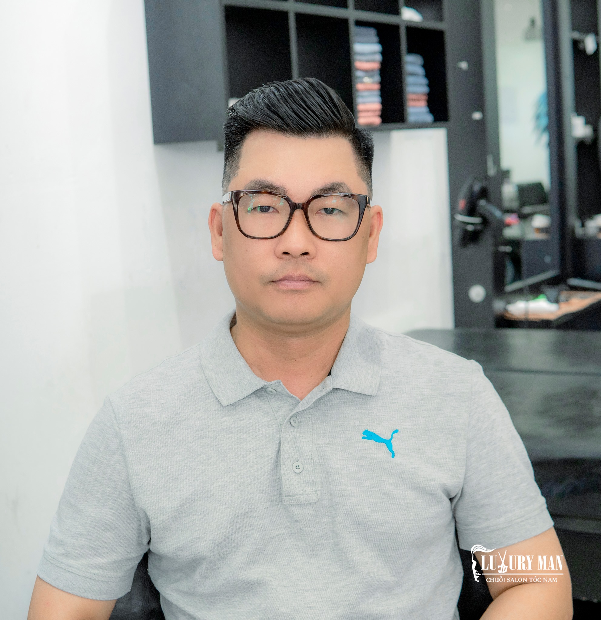 Không còn lo lắng tìm kiếm tiệm cắt tóc nam đẳng cấp tại Việt Trì nữa, chúng tôi đã đưa ra danh sách top những địa chỉ đáng tin cậy nhất. Không chỉ là nơi cắt tóc, mà đây còn là nơi để bạn mới cho phụ kiện và các sản phẩm chăm sóc tóc khác.