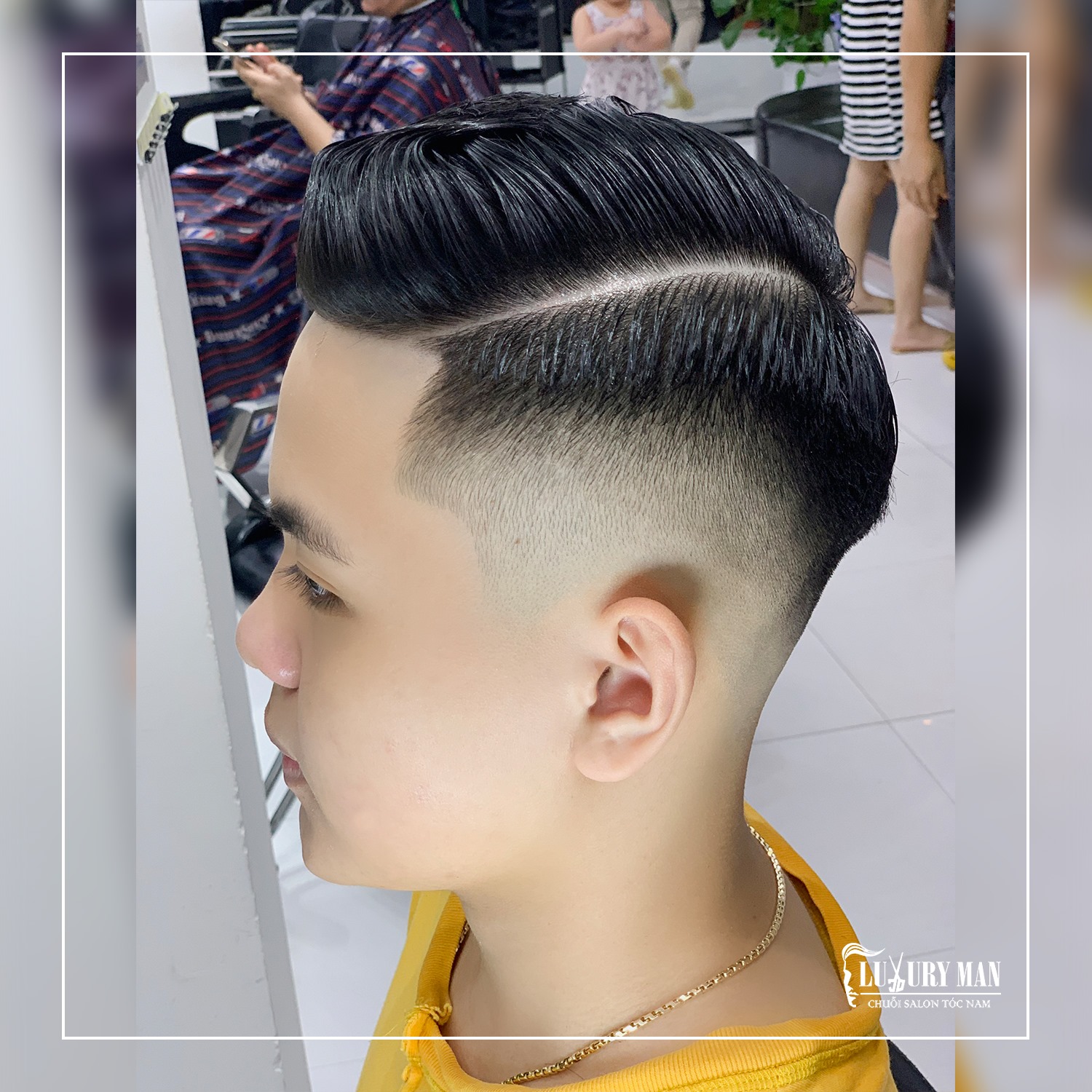 Cảm nhận sự khác biệt trên mái tóc của mình với dịch vụ cắt tóc nam hiện đại và chuyên nghiệp tại Việt Trì. Đội ngũ thợ tay nghề cao sẽ giúp bạn có kiểu tóc ưng ý nhất, đồng thời mang lại sự tự tin và cuốn hút cho bạn.