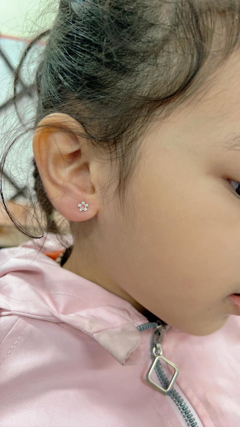 Bấm lỗ tai DUYÊN TRẦN - KĐT Thanh Hà - Hà Nội ảnh 2