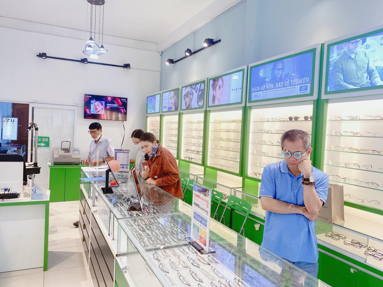 Cảm nhận của khách hàng về cửa hàng mắt kính Butitan