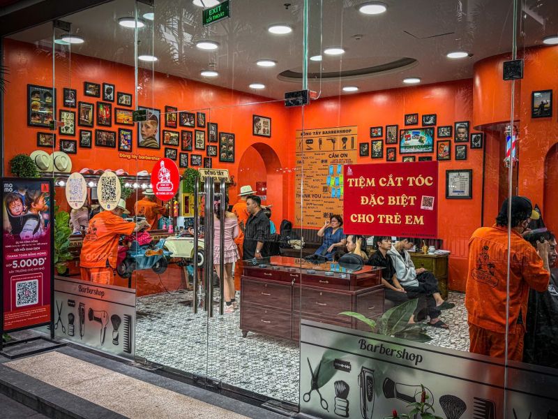 Đông Tây Barbershop ảnh 2