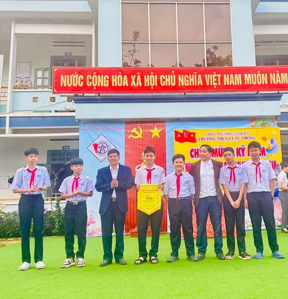 THCS Lý Tự Trọng, Phường Tam Kỳ ảnh 1