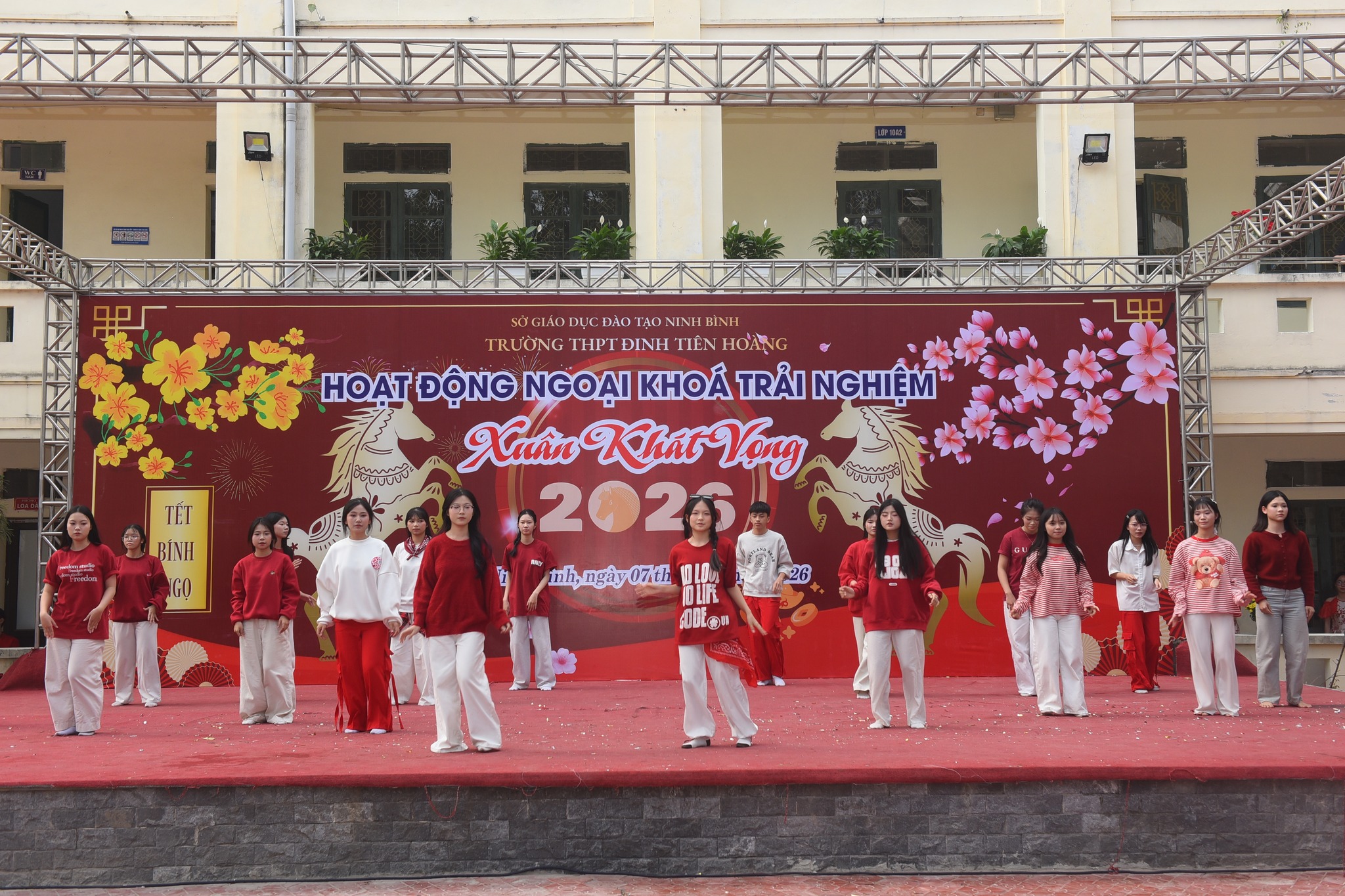 THPT Đinh Tiên Hoàng - Ninh Bình ảnh 1