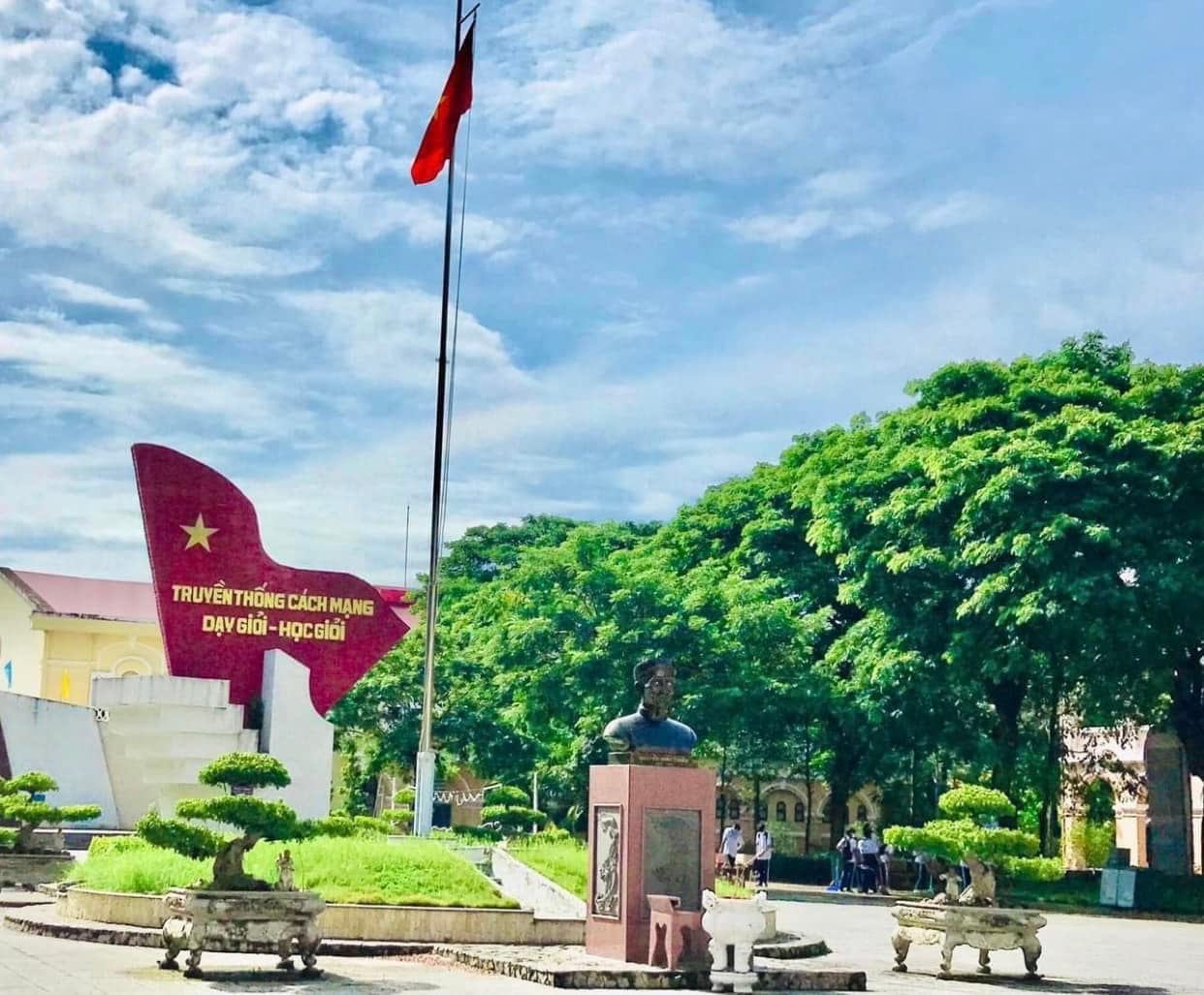 THPT Nguyễn Đình Chiểu - Mỹ Tho ảnh 1