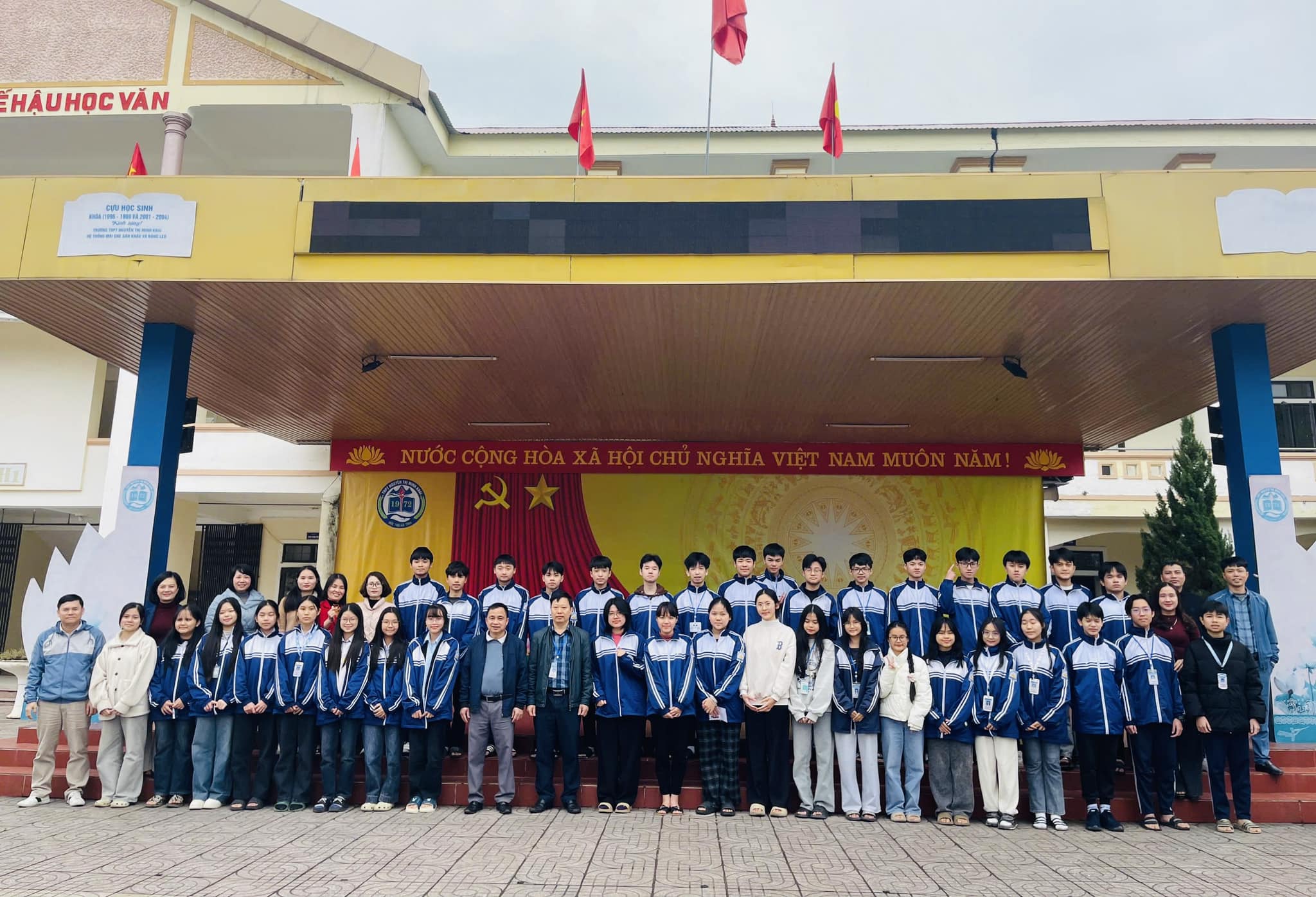 THPT Nguyễn Thị Minh Khai ảnh 1