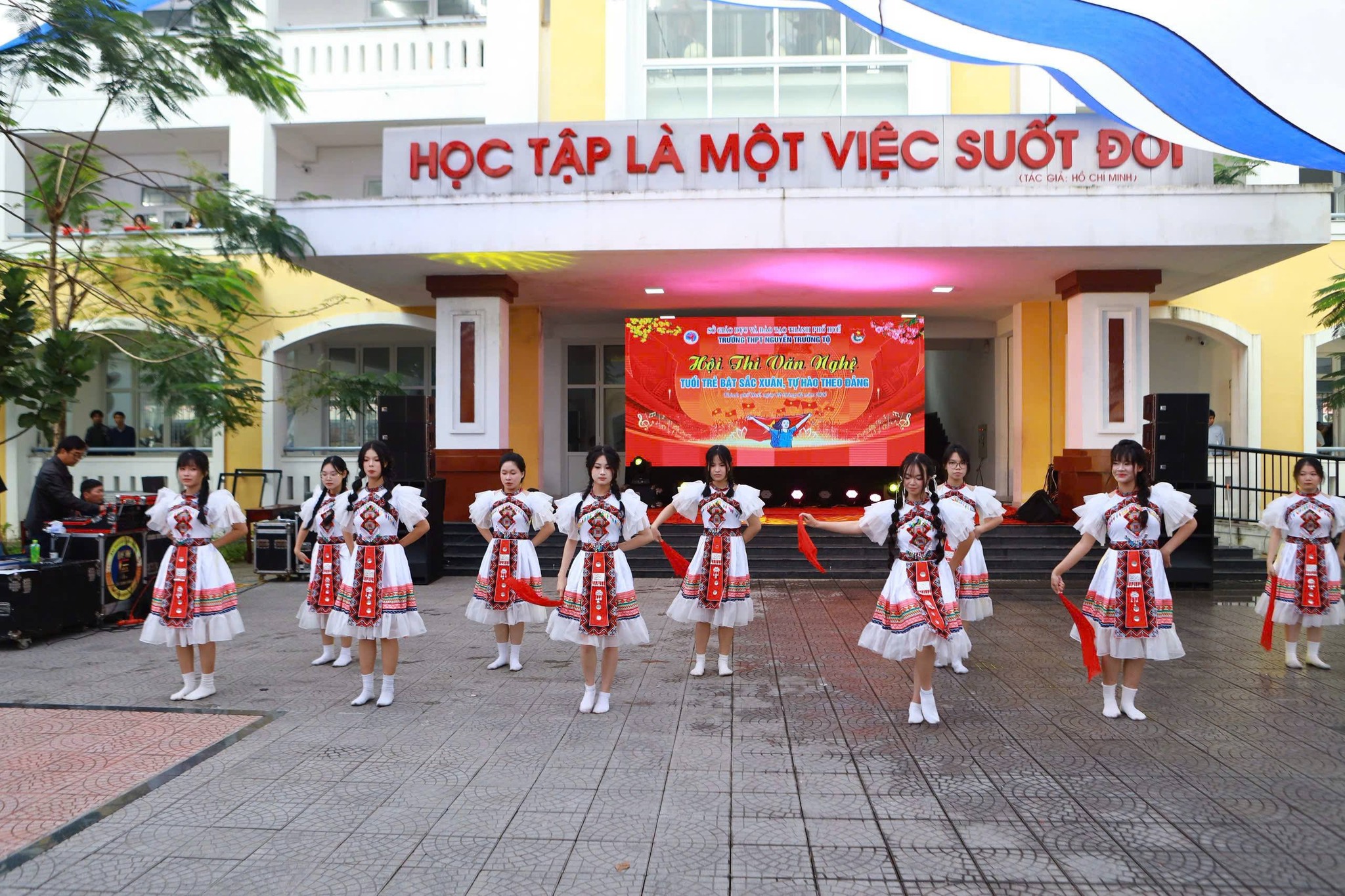 THPT Nguyễn Trường Tộ ảnh 2