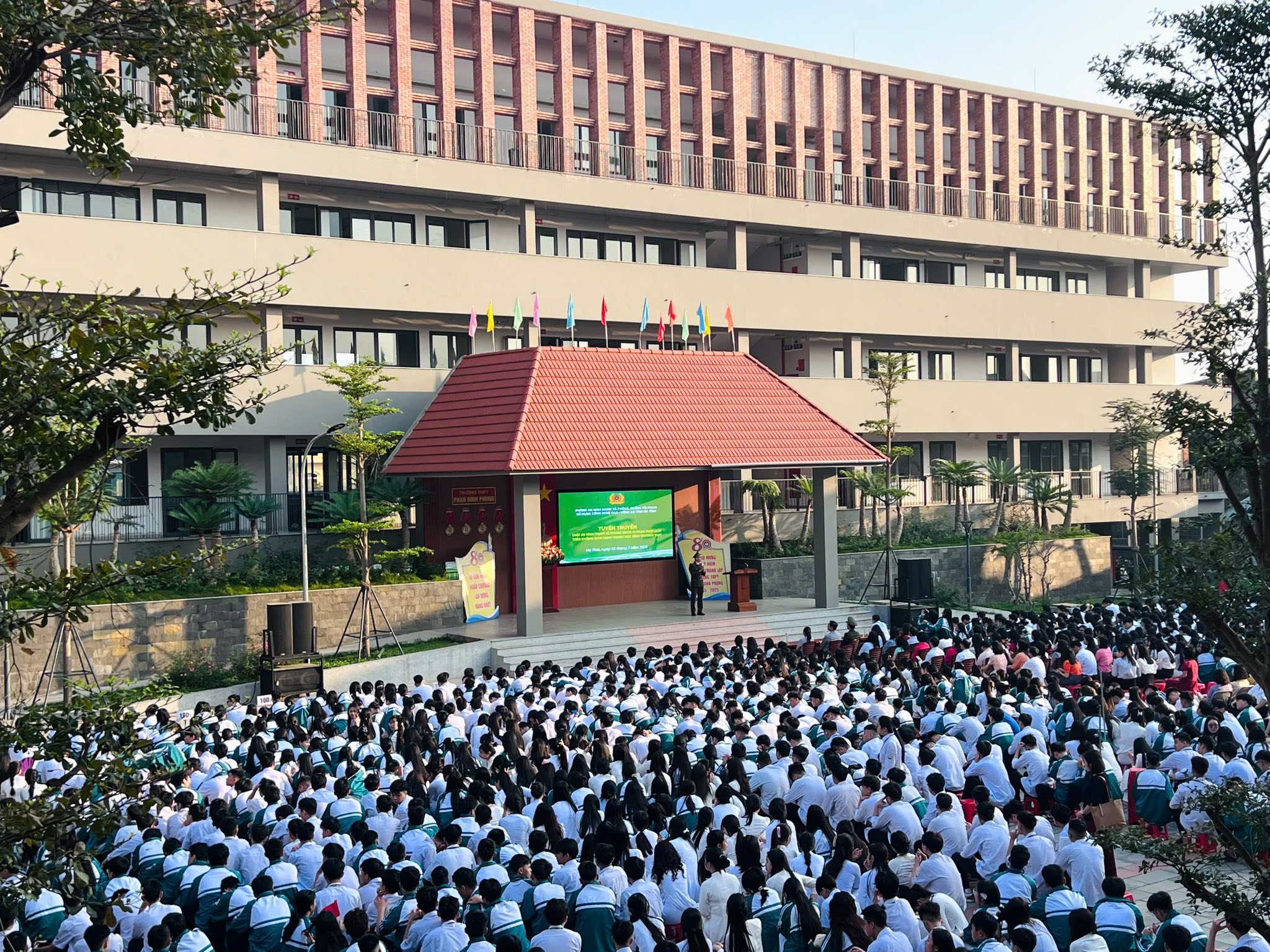 THPT Phan Đình Phùng ảnh 1