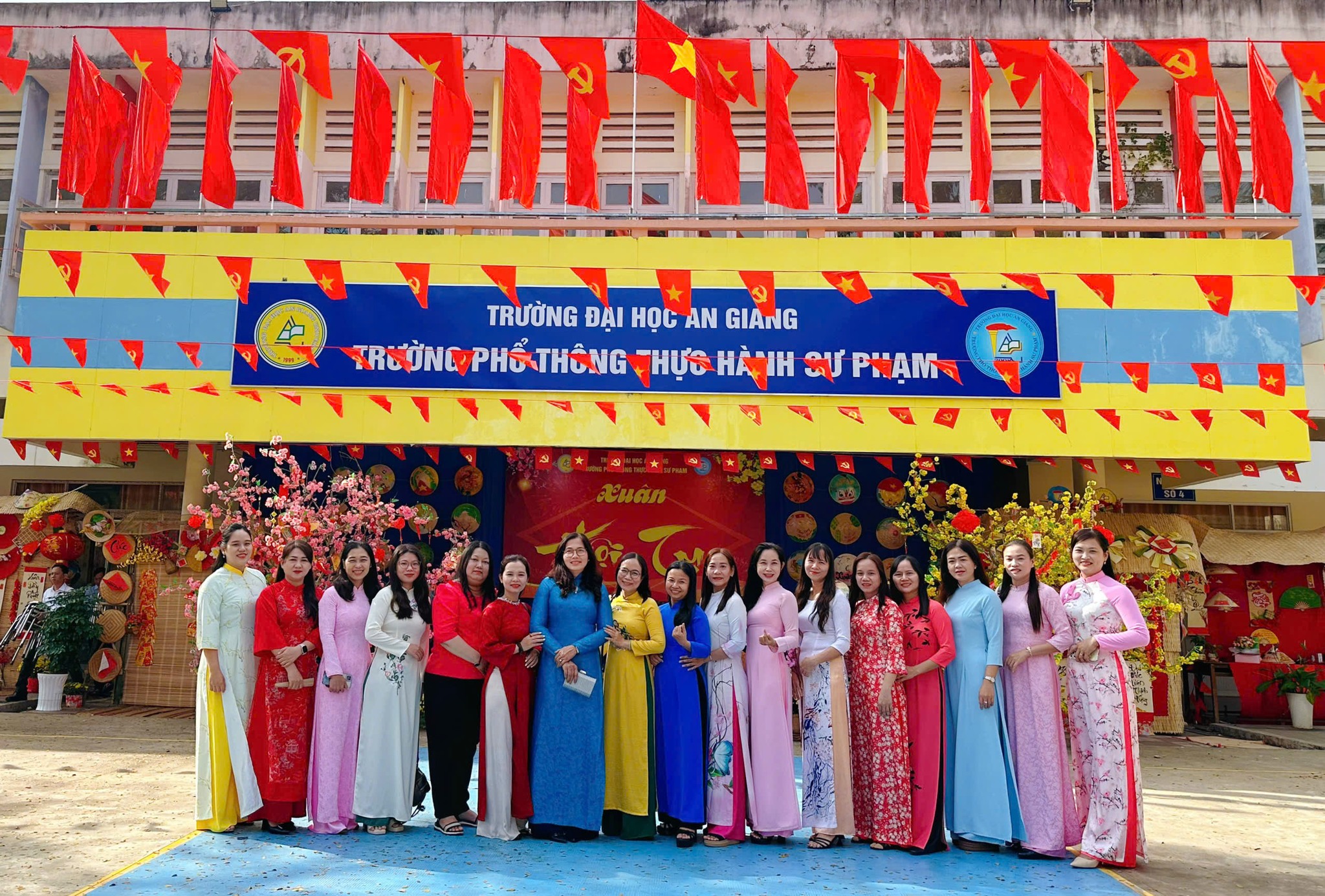 Trường Phổ Thông Thực Hành Sư Phạm ảnh 1