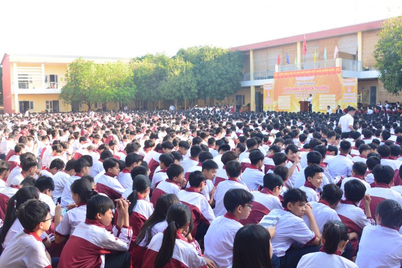 Trường THCS và THPT Đông Du ảnh 1