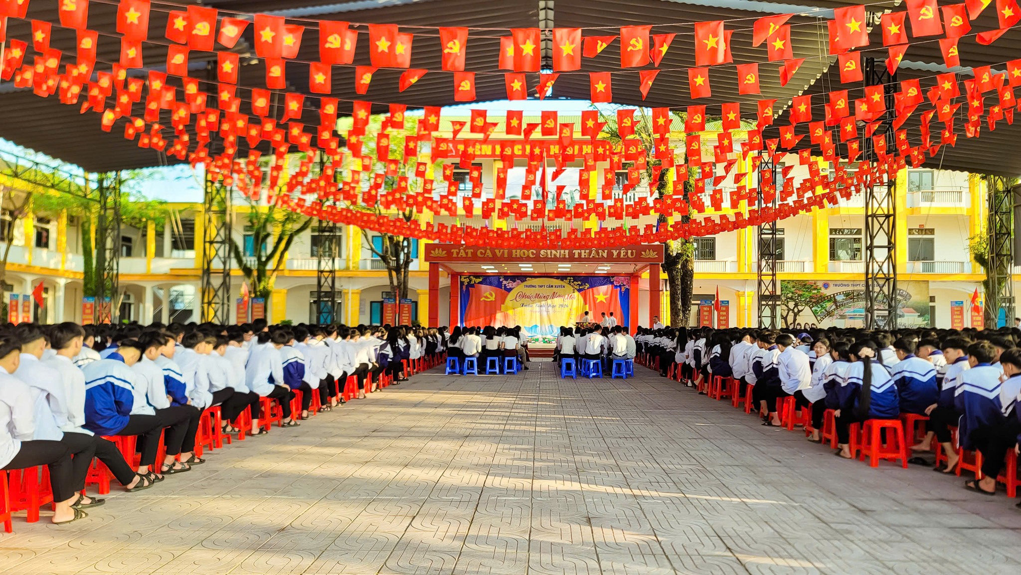 Trường THPT Cẩm Xuyên ảnh 1