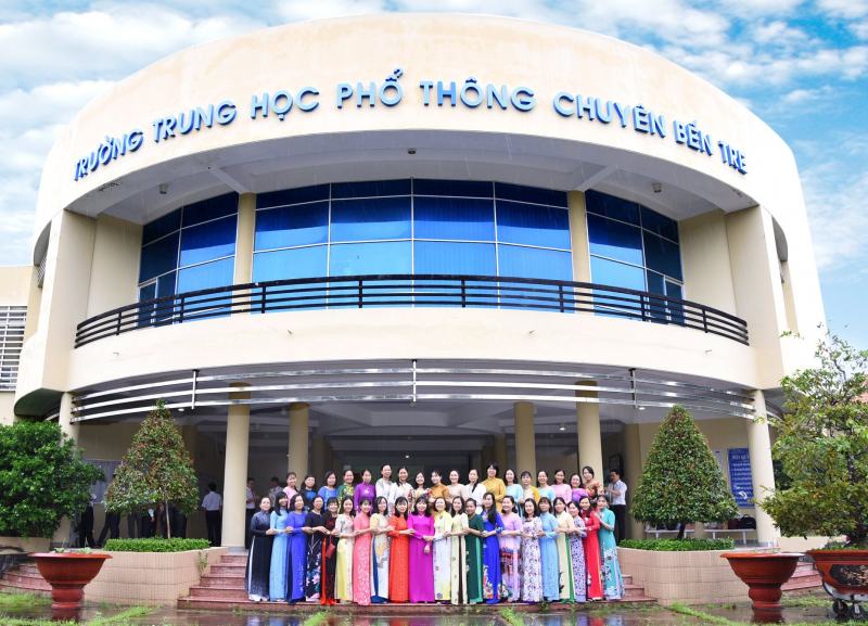 Trường THPT Chuyên Bến Tre ảnh 1