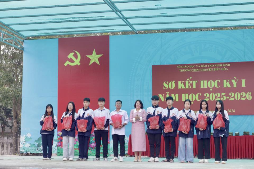 Trường THPT Chuyên Biên Hòa ảnh 2