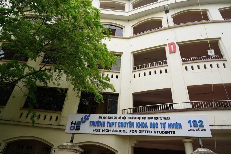 Trường THPT Chuyên Khoa học Tự nhiên (HSGS) ảnh 1