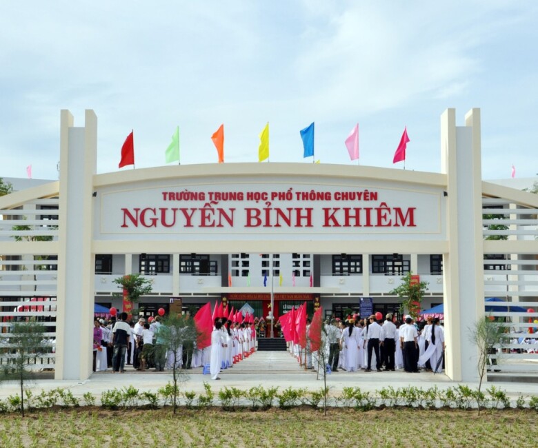 Trường THPT Chuyên Nguyễn Bỉnh Khiêm ảnh 1