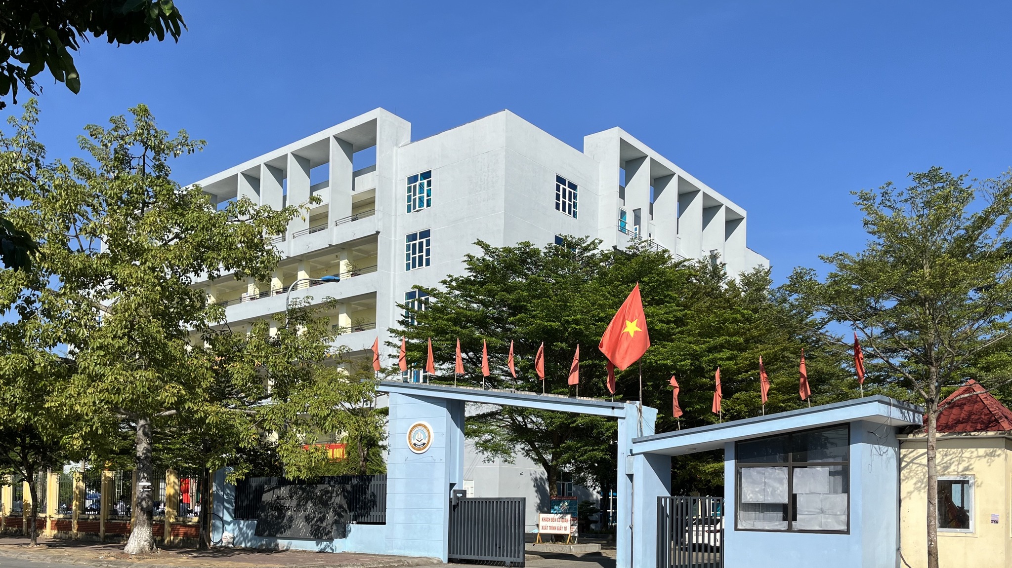 Trường THPT Chuyên Thái Bình ảnh 1