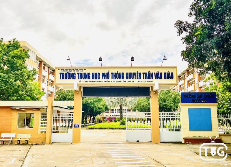 Trường THPT Chuyên Trần Văn Giàu ảnh 1