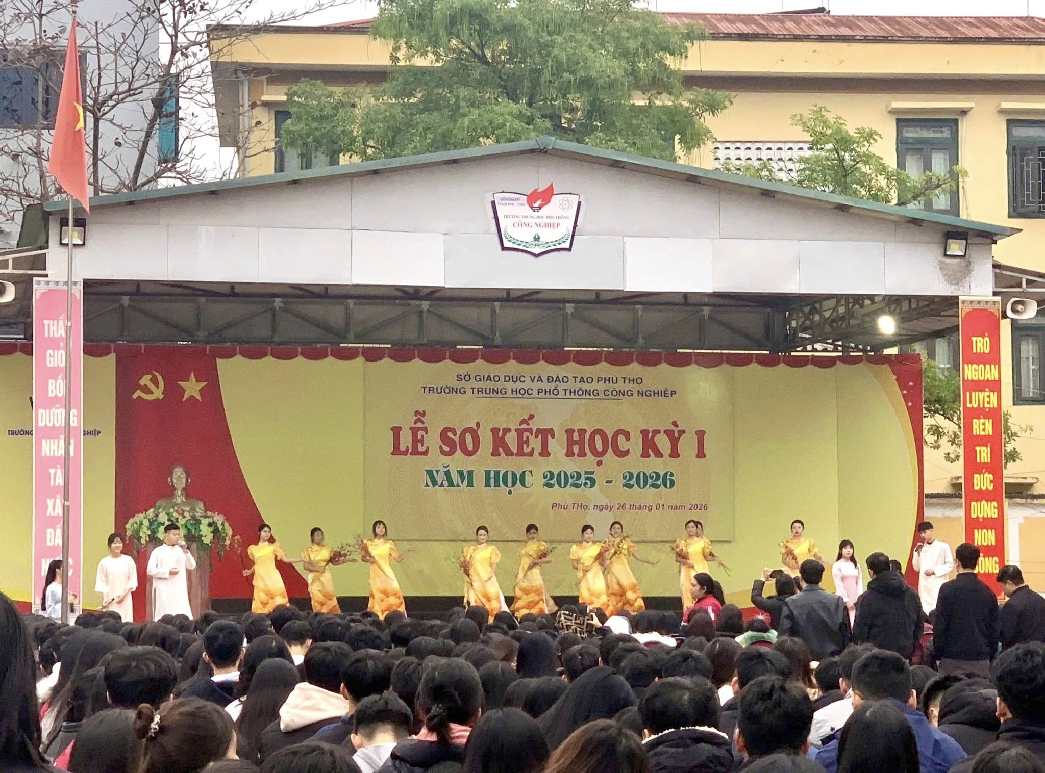 Trường THPT Công Nghiệp Hòa Bình ảnh 2