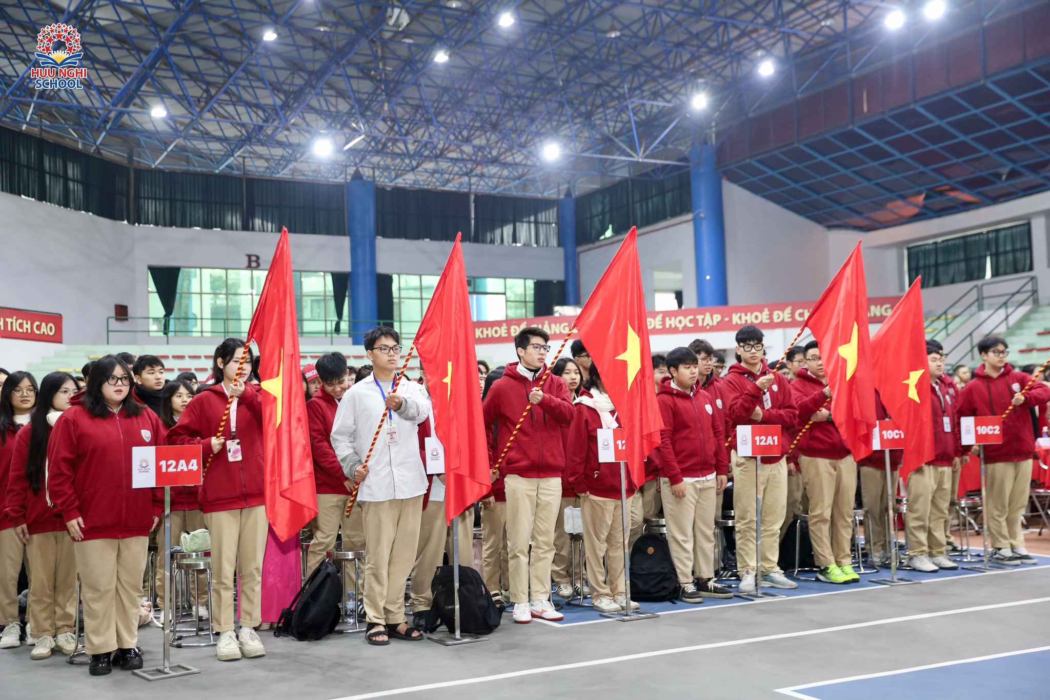 THPT Hữu Nghị quốc tế ảnh 2