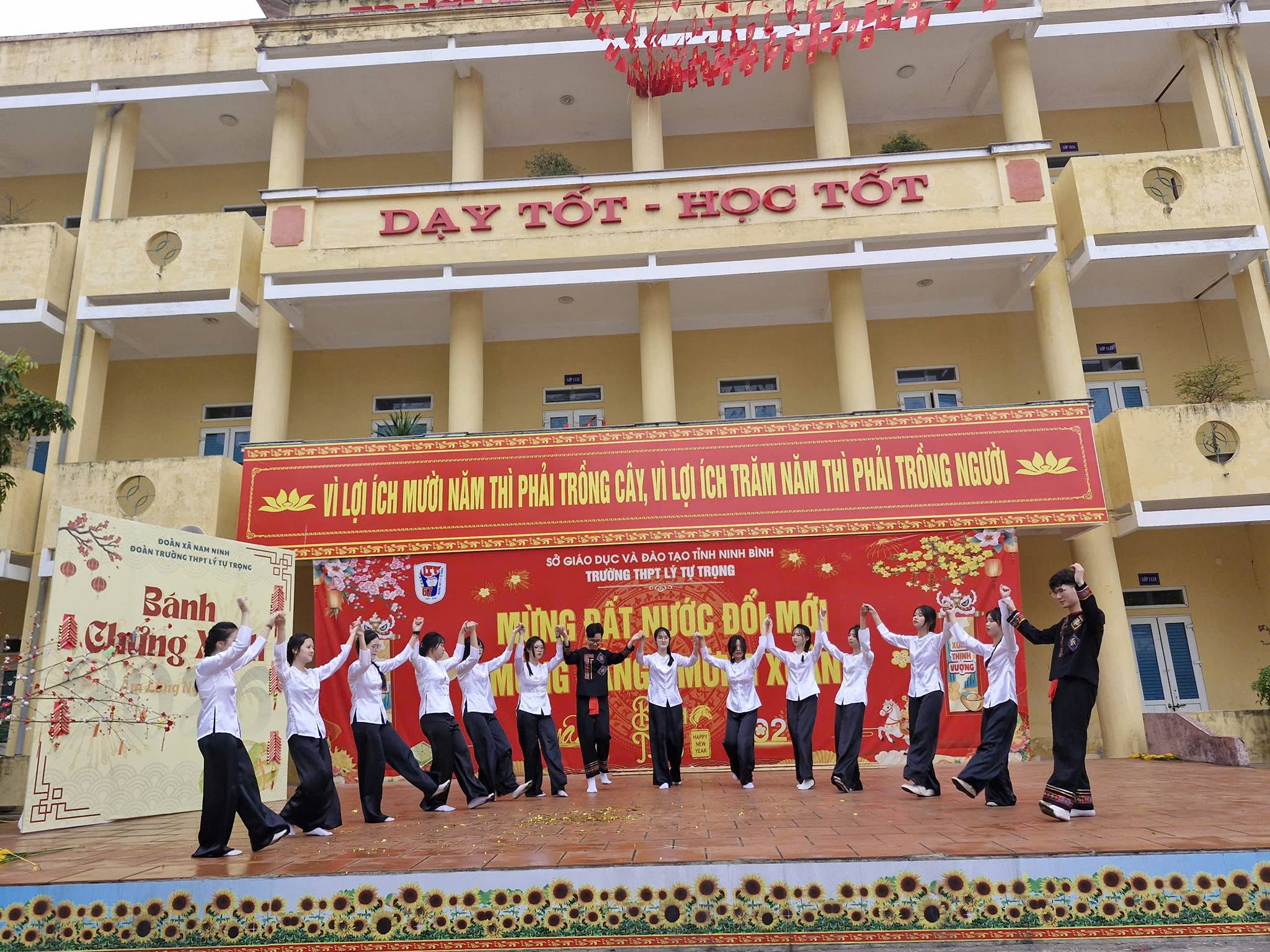 Trường THPT Lý Tự Trọng ảnh 2