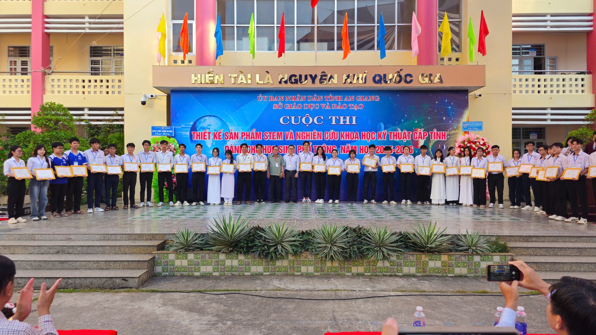 Trường THPT Nguyễn Trung Trực 1 ảnh 1