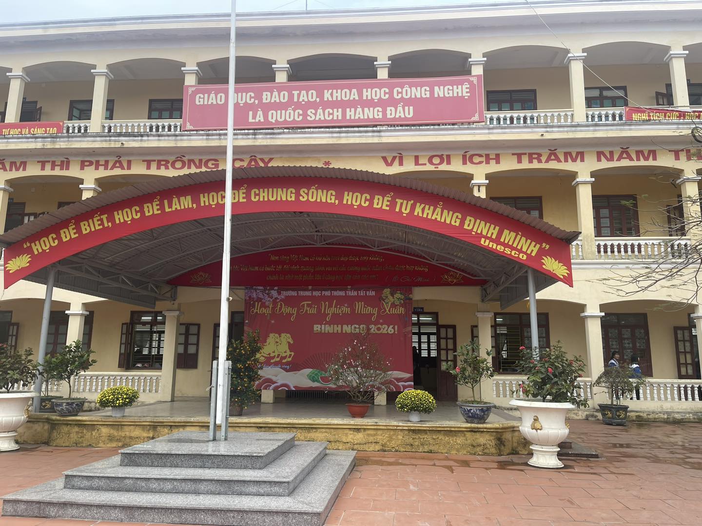 Trường THPT Trần Tất Văn ảnh 1