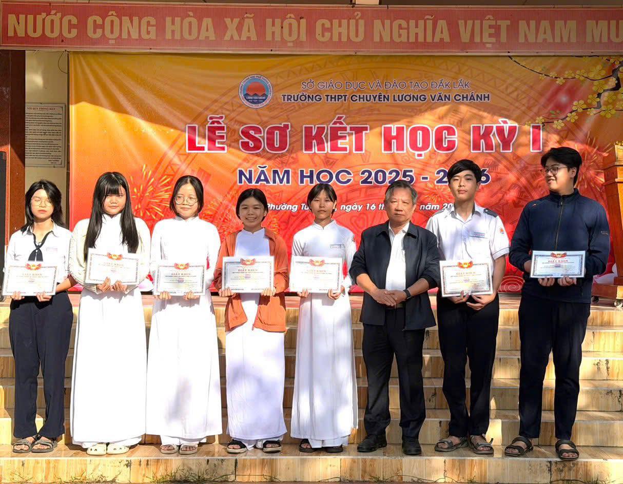 Trường THPT chuyên Lương Văn Chánh ảnh 1