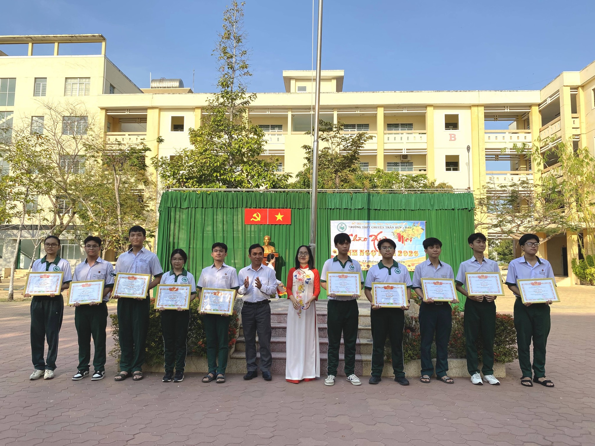 Trường THPT chuyên Trần Hưng Đạo - Phường Phú Thủy ảnh 1