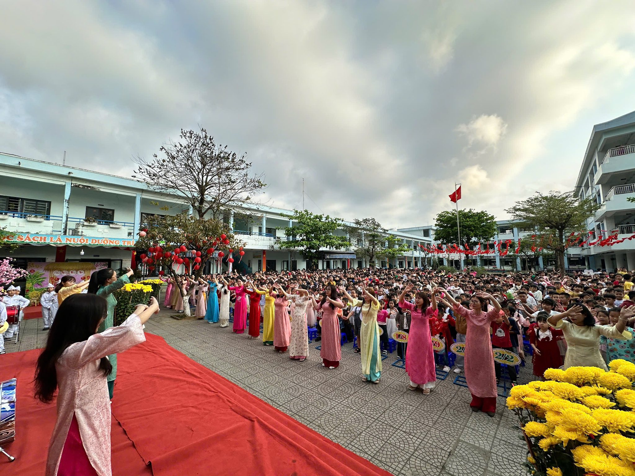 Trường Tiểu học Hồng Quang ảnh 1