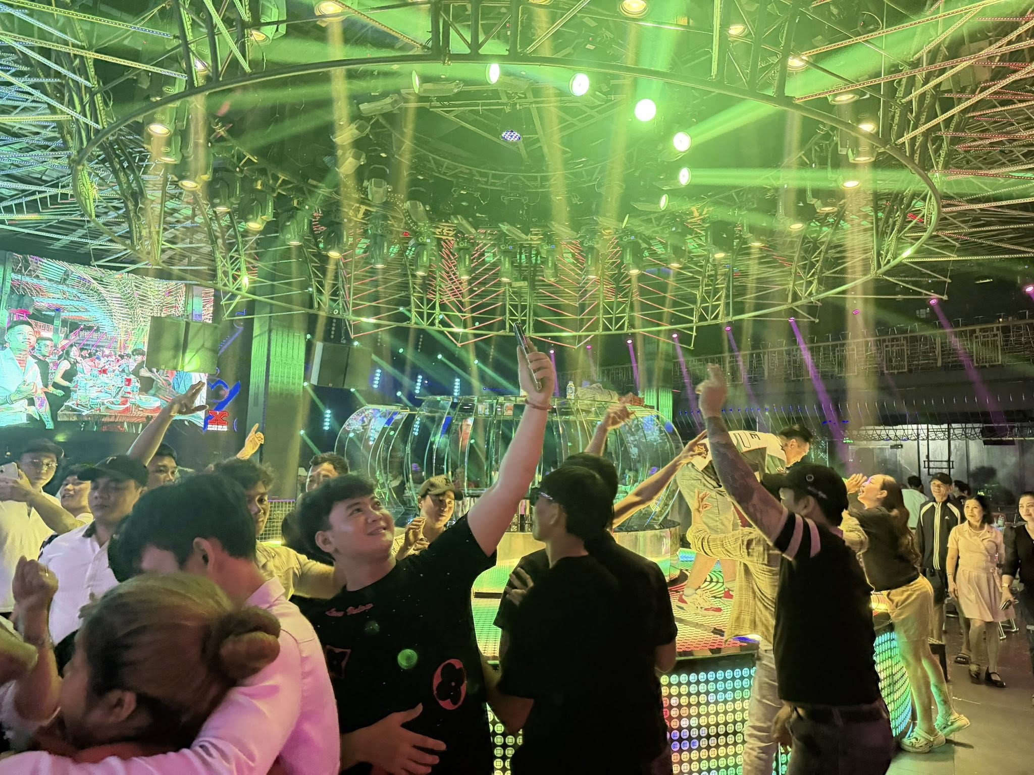 X-Pose Beer Club & Buffet ảnh 2