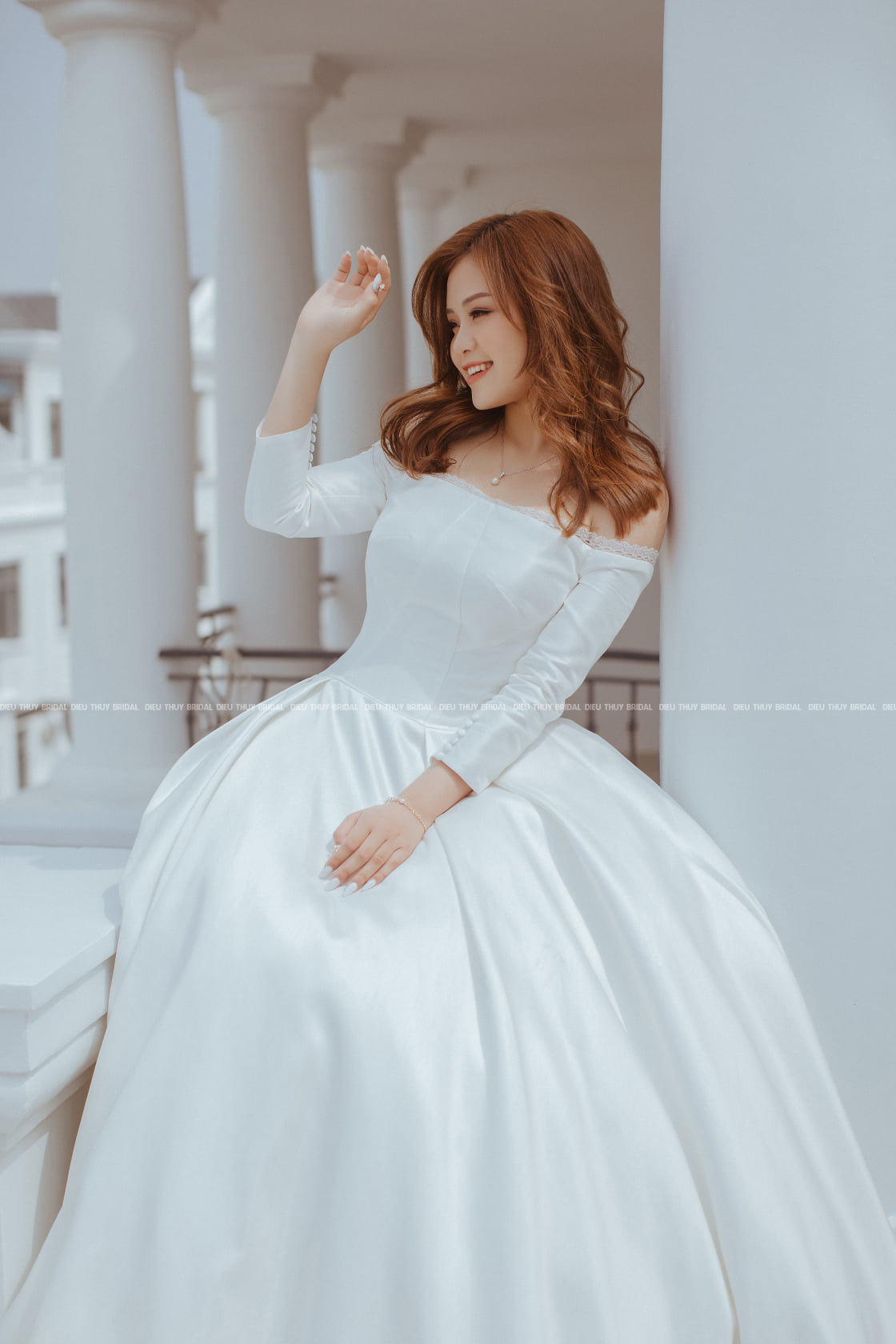 Dịch vụ cho thuê váy cưới Simple ĐẸP  BachTuyet Bridal