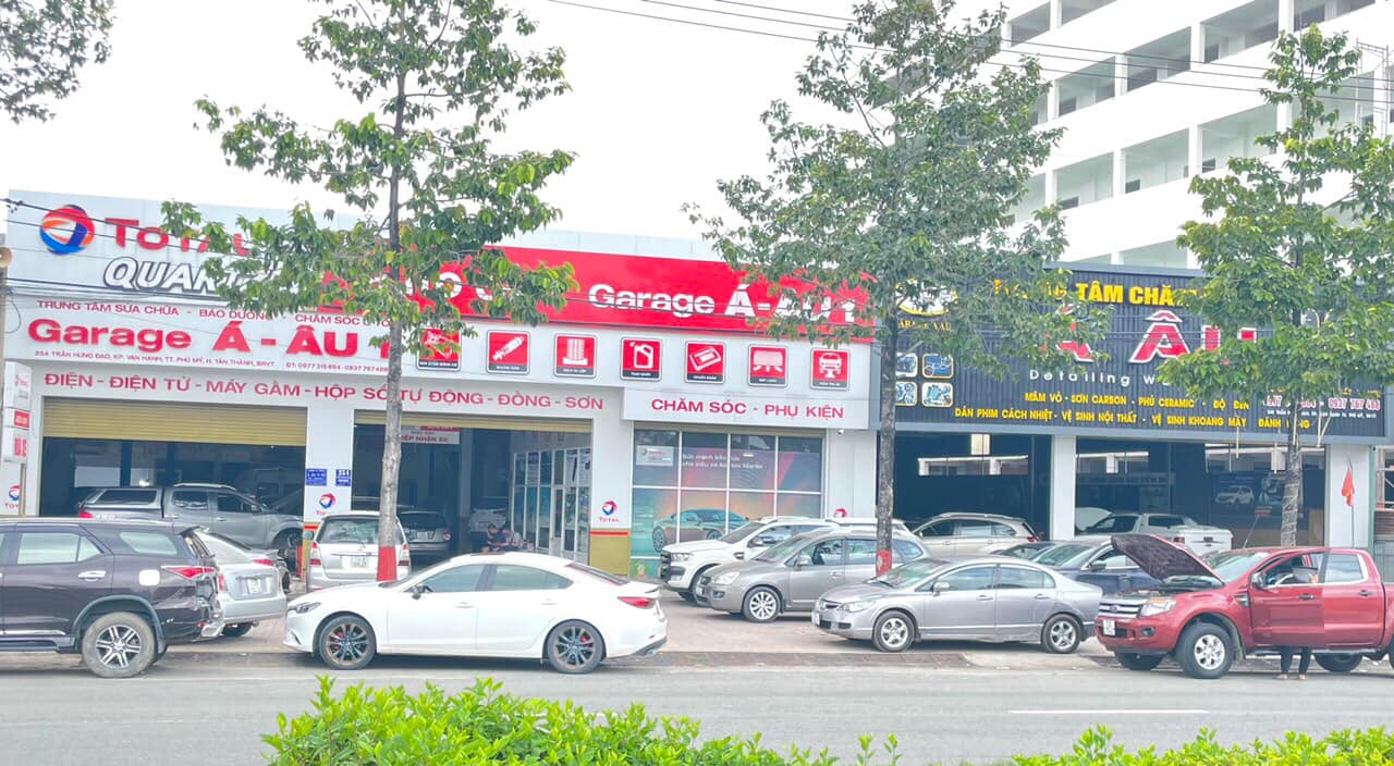 Garage Á Âu ảnh 1